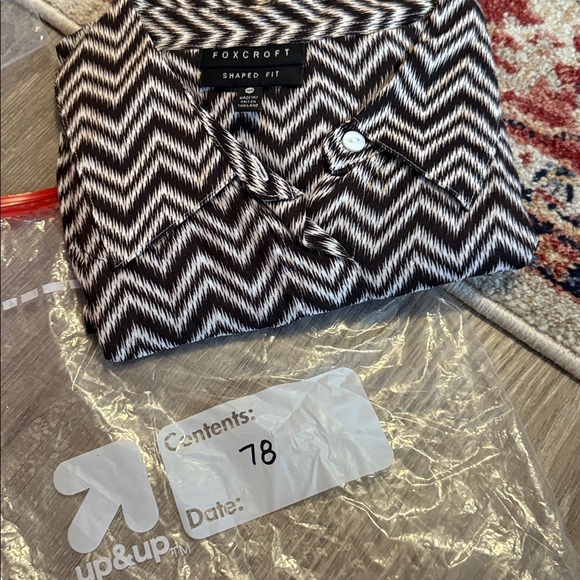 Foxcroft Button Down Shirt Women's 14W Shaped Fit Chevron Ikat Silky Brown Top - Picture 7 of 7